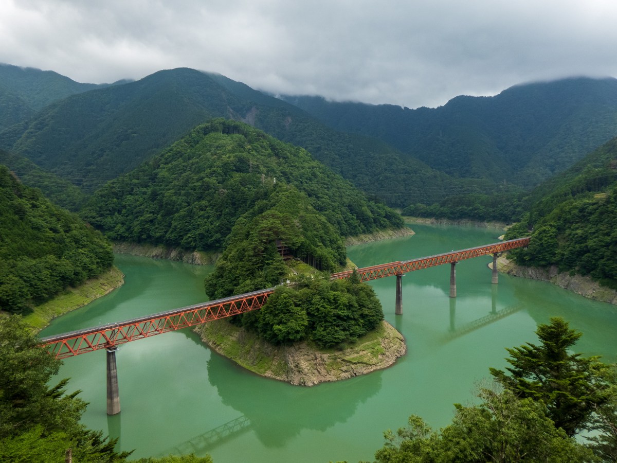 Suspension Bridges and Mountain Trains! (Part 1) – Yuru Camp Backpacking Season&nbsp;3
